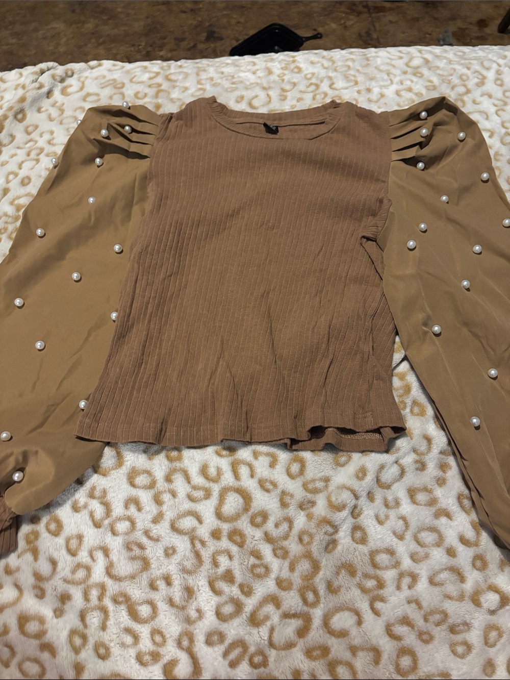 SHEIN Tan Pearl-Accent Puff Sleeve Ribbed Top